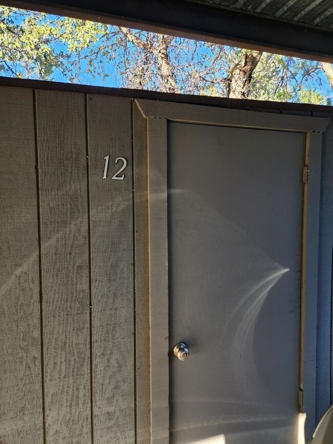 Building Photo - Beautifully updated 2 bed / 2 bath at 4 Seasons North