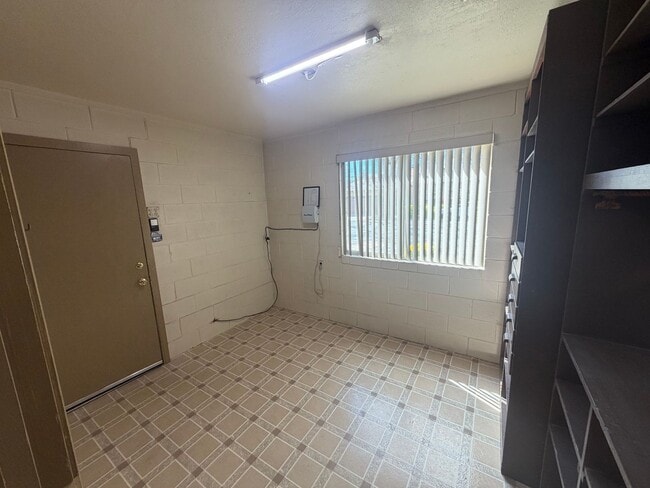 Building Photo - Spacious 4 Bedroom | 3 Bathroom | House in Curtis Park