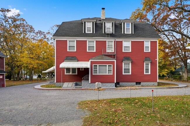 Building Photo - 221 Lake Ave S