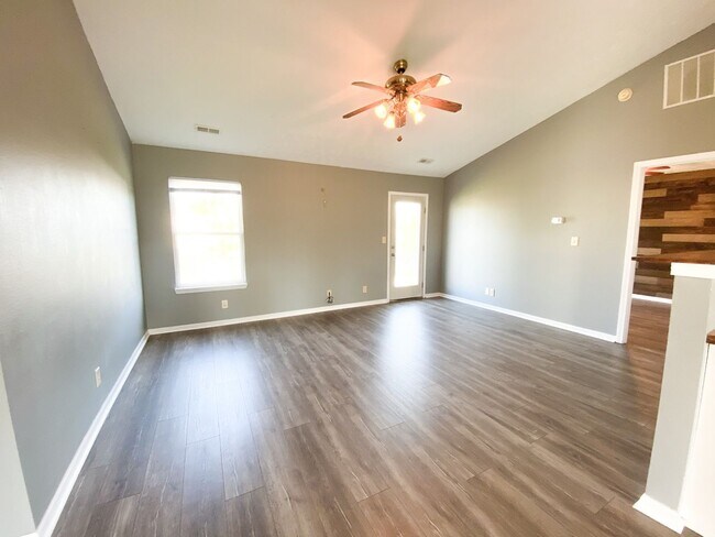 Building Photo - Three Bedroom West Lafayette