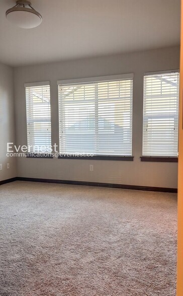 Building Photo - 129 SW 185th Ln