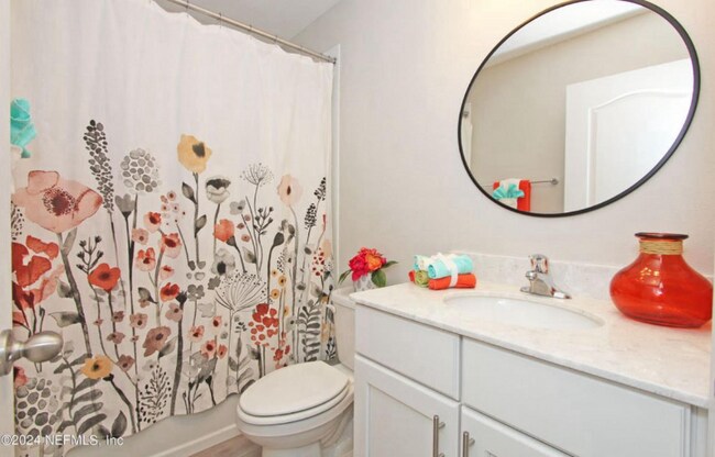 Building Photo - 242 Silverleaf Village Dr