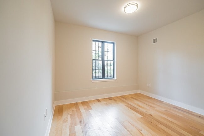 Interior Photo - 5015 WEST