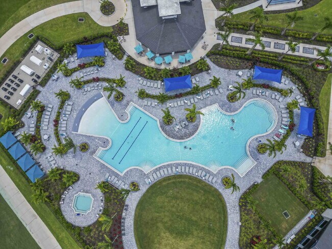 Building Photo - "Fully Furnished 2-Bed, 2-Bath Condo in Wellen Golf!"