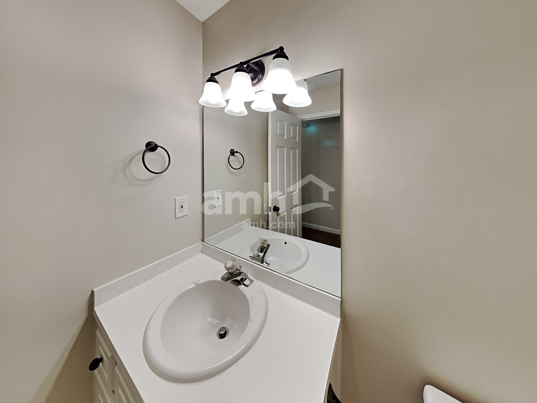 Building Photo - 1017 Queensbury Run