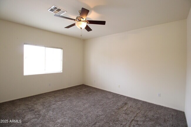 Building Photo - 2600 E Springfield Pl