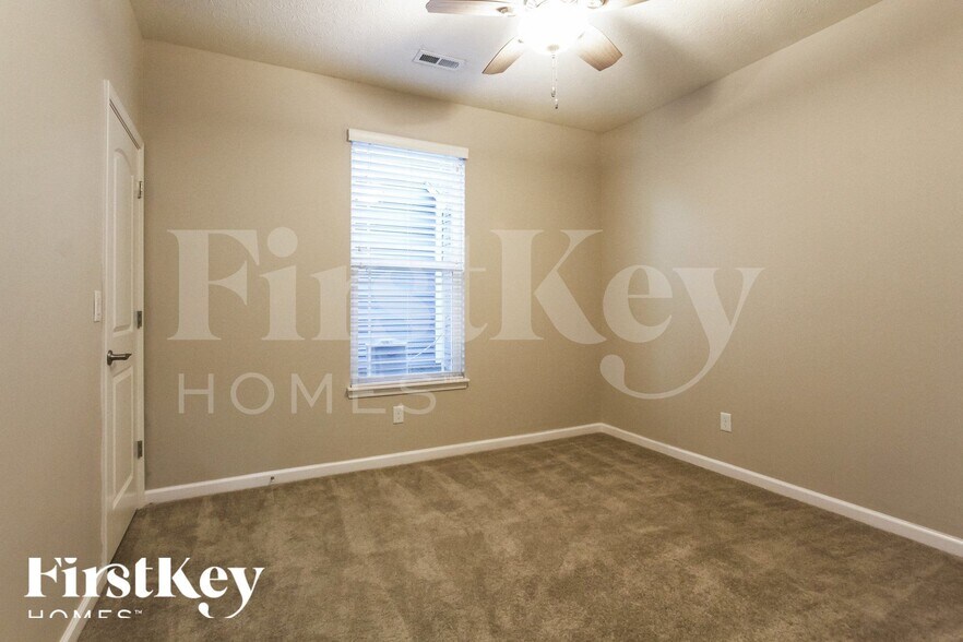 Building Photo - 1341 Blackthorne Trail N