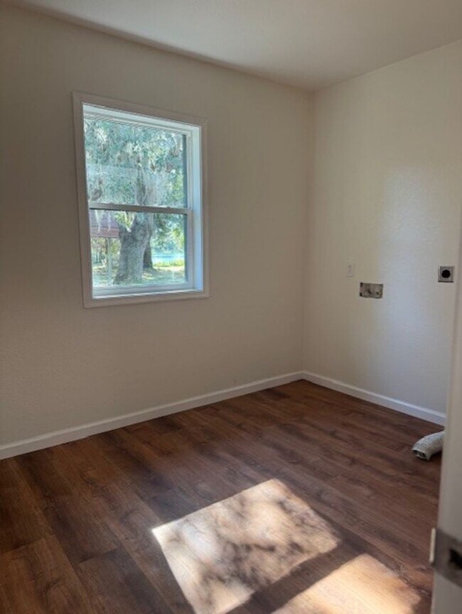 Building Photo - Newly renovated 4 bedroom, 2 bath block home