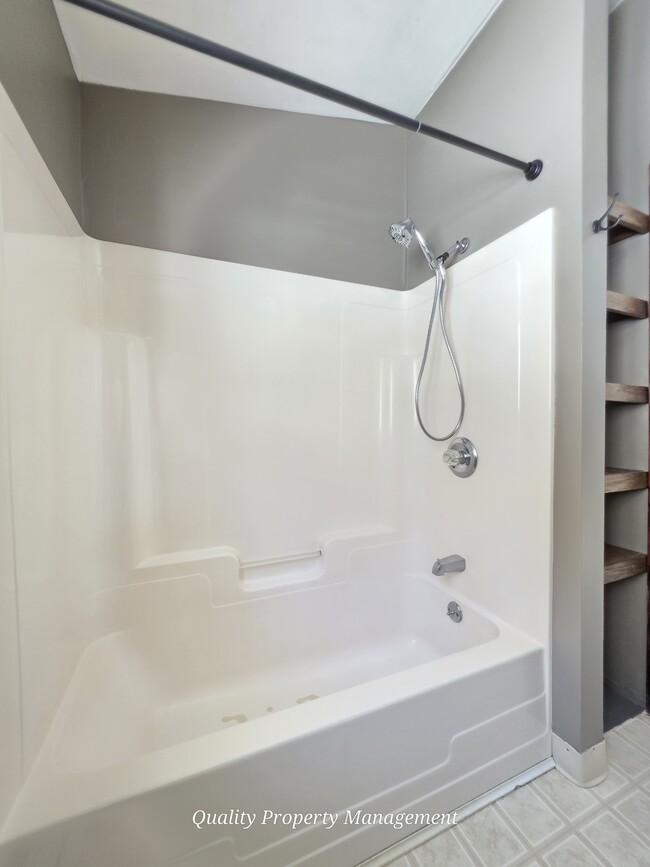 Building Photo - 116 Pine Trail