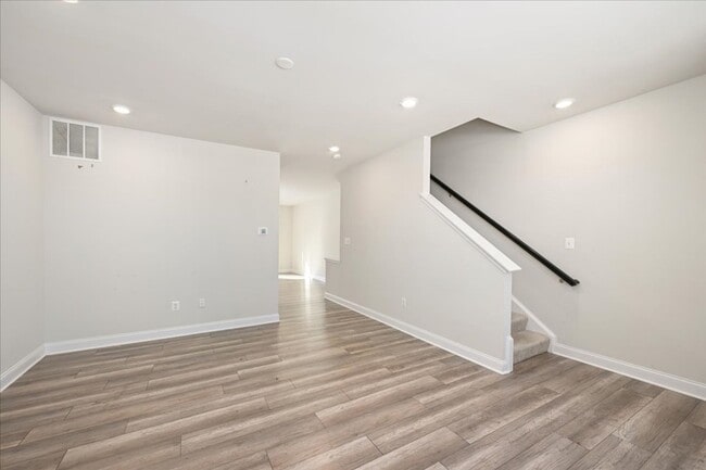 Building Photo - 1 month free with 24-month lease! Attracti...