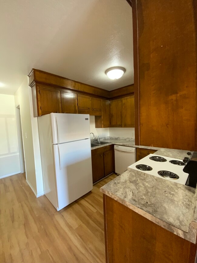 Cabinets…A Lot! - Blainewood Oaks