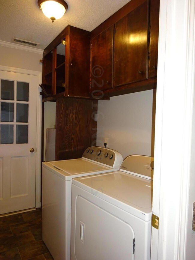 Building Photo - 602 Plaza Dr