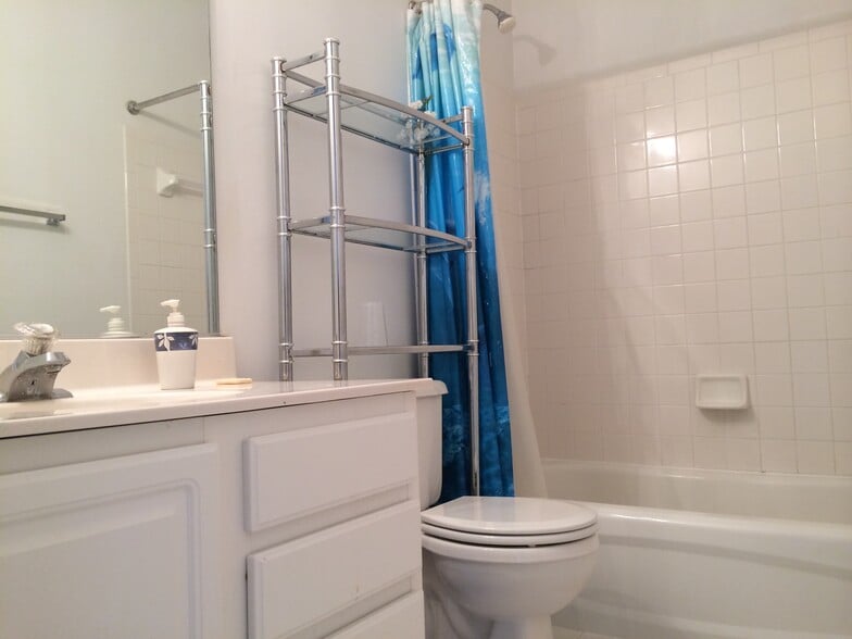 Building Photo - 14187 Darkwood Dr