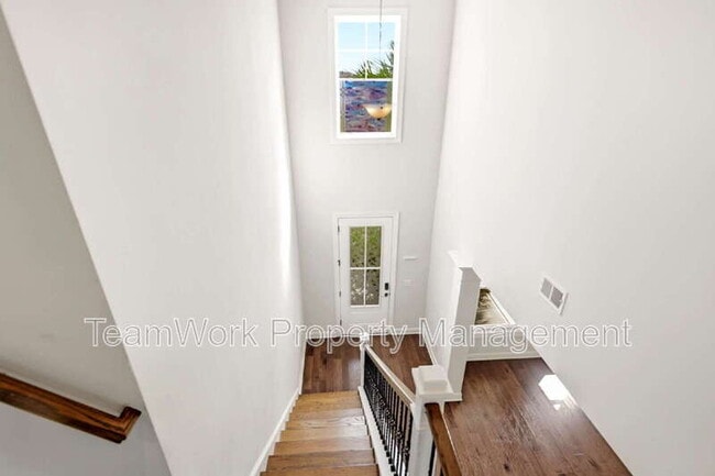 Building Photo - 233 Seaworthy St