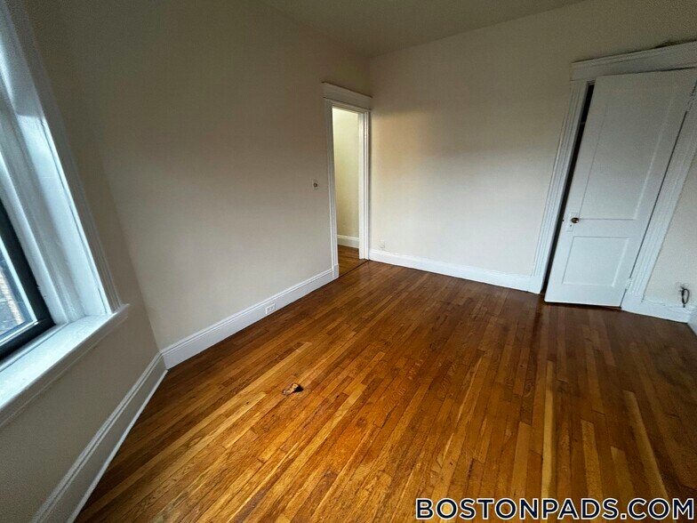 Building Photo - 1152 Commonwealth Ave