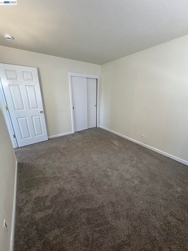 Building Photo - 416 Grove Way