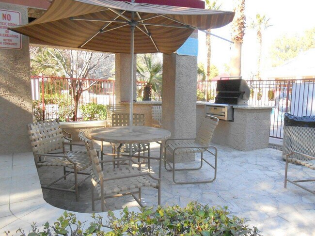 Building Photo - Spacious 1st Floor Condo at The Lakes
