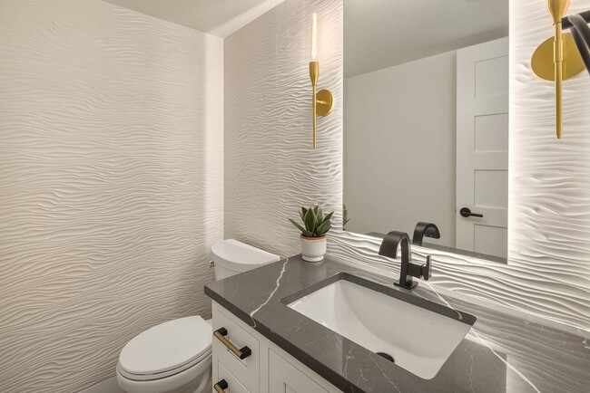 Building Photo - 4Bd/2.5Ba Bellevue House
