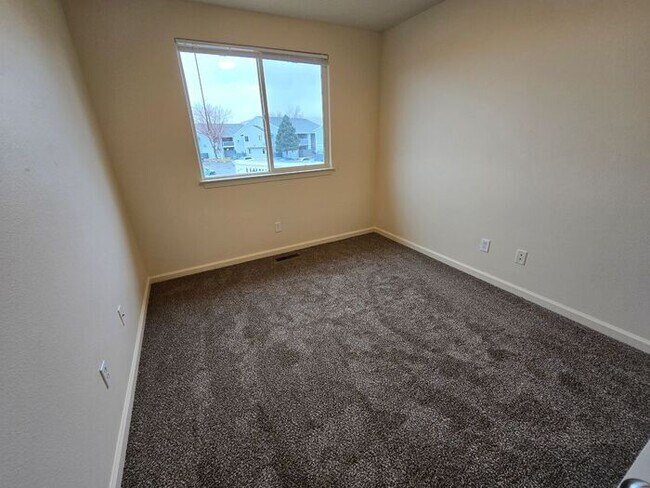 Building Photo - Updated 3-Bedroom Townhome in Dayton