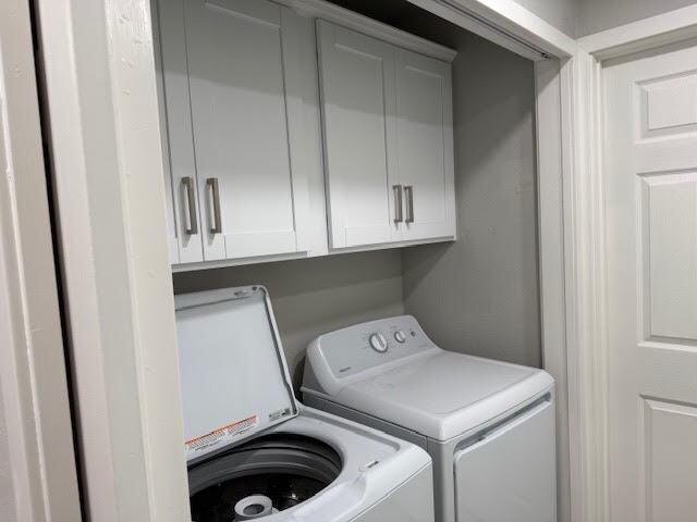 Building Photo - Beautifully remodeled/updated condo !