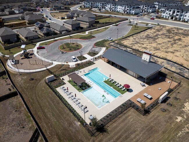 Building Photo - APPLEWOOD UNIT 1