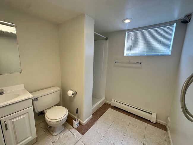 Building Photo - MOVE IN SPECIAL! Cozy 5 bedroom 2 bath Home - Erie