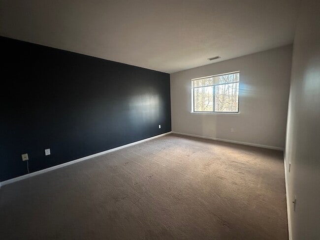 Building Photo - 66 Simsbury Landing