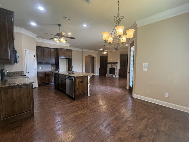 Building Photo - 9804 Houston Dr