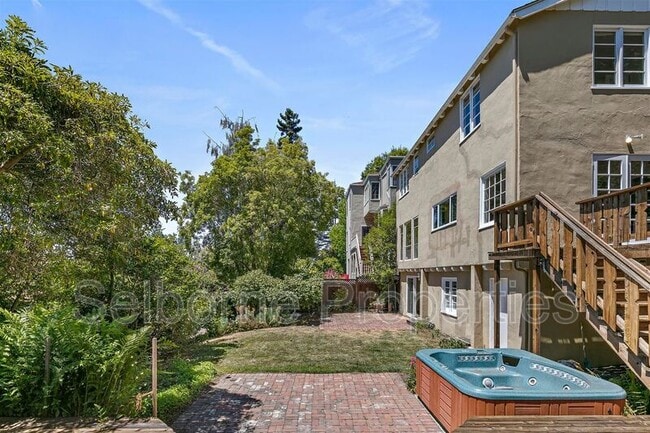 Building Photo - 25 Selborne Dr