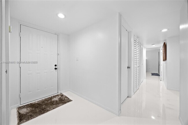 Building Photo - 8810 SW 132nd Pl