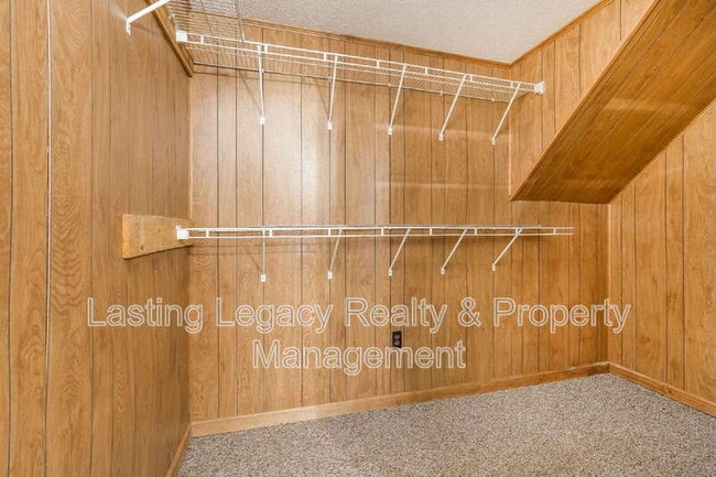 Building Photo - 717 Milling Rd