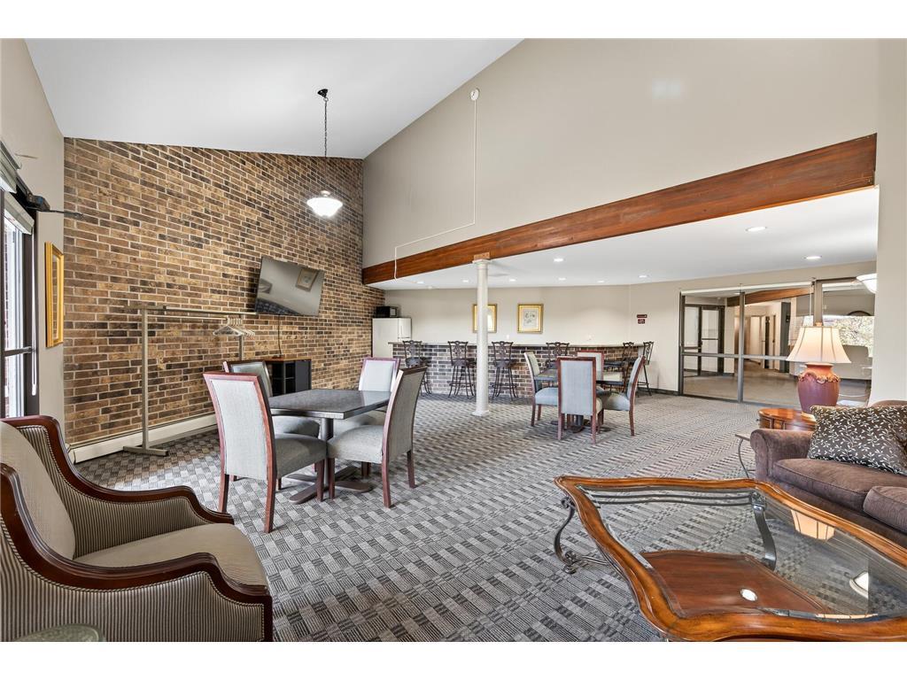 Building Photo - 35 Nathan Ln N