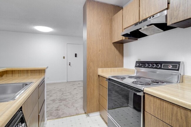 Building Photo - 139 Piccadilly Pl