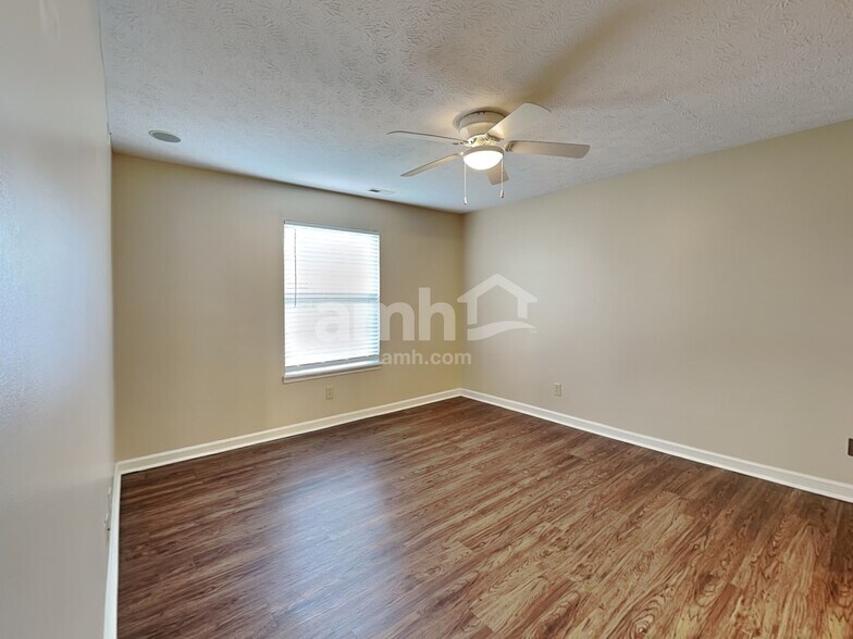 Building Photo - 10393 Buell Ct