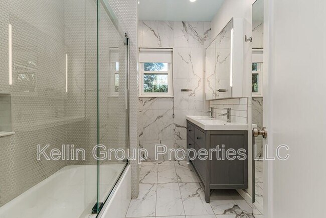 Building Photo - 1203 Easton Dr