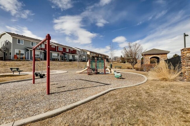 Building Photo - Stunning Modern 2 bedroom Townhome!!!