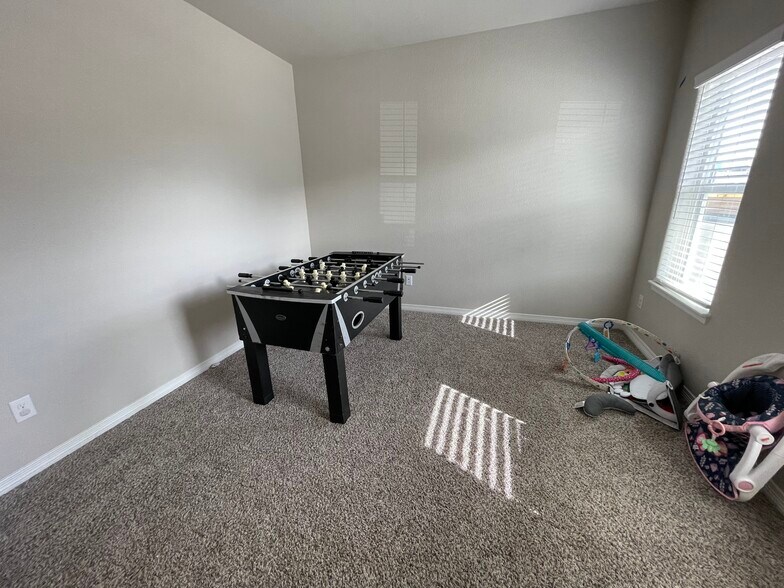Building Photo - 10994 Aliso Dr