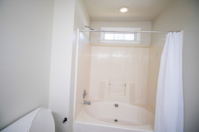 Building Photo - 223 Gregory Dr