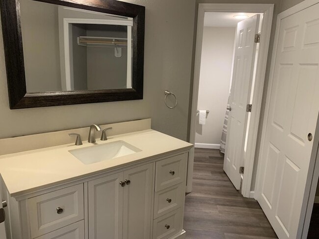 Building Photo - 1548 SE Royal Green Cir