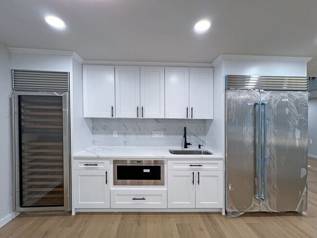 Building Photo - Freshly Remodeled 5BR Home in Prime Bellevue Enatai