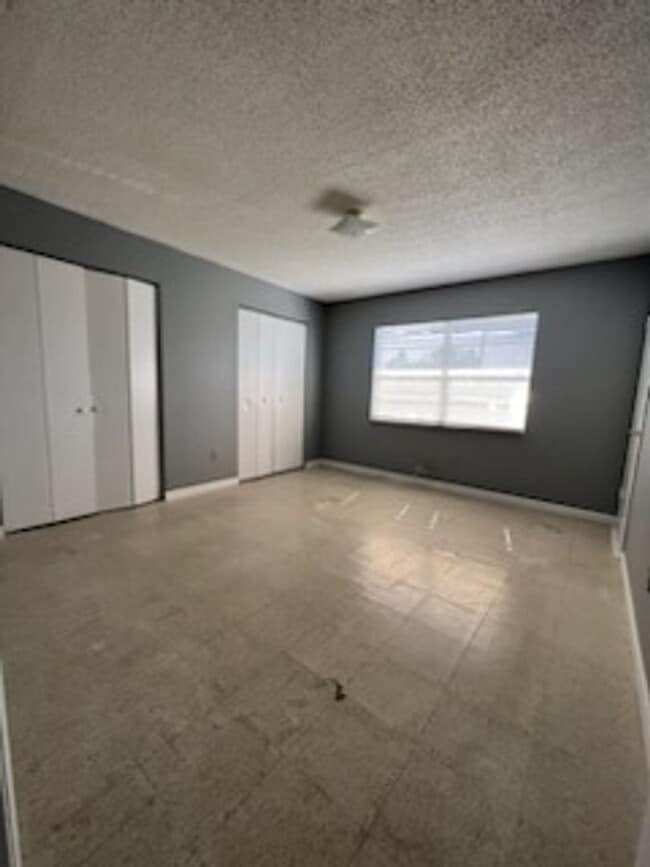 Building Photo - 3401 Ave R NW