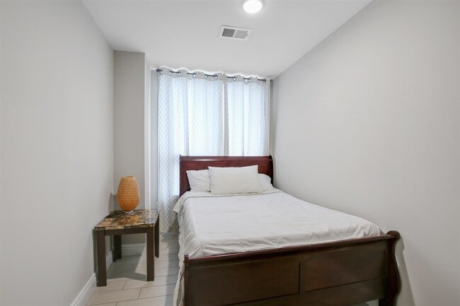 Building Photo - 3075 John F. Kennedy Blvd