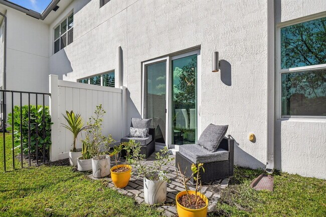 Building Photo - 4790 Navali Dr