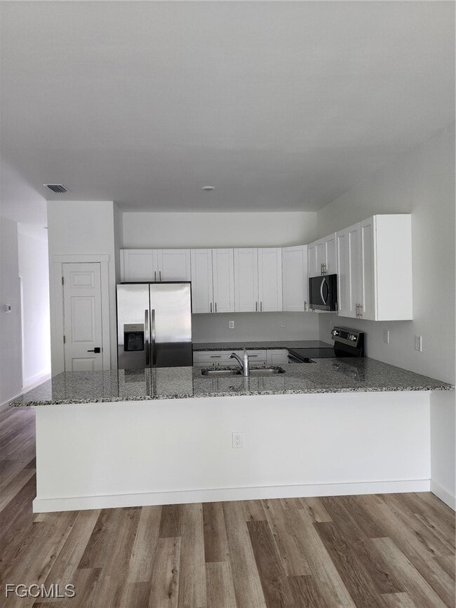 Building Photo - 2431 Lola Ave S