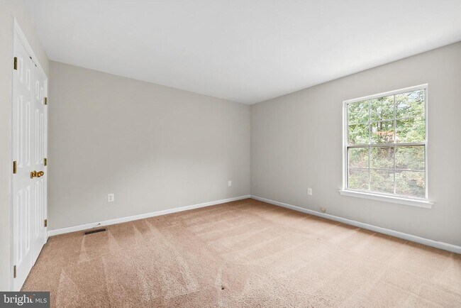 Building Photo - 18865 Crossroads Ct
