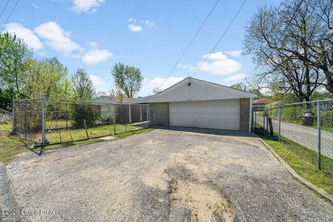 Building Photo - 3319 Vetter Ave