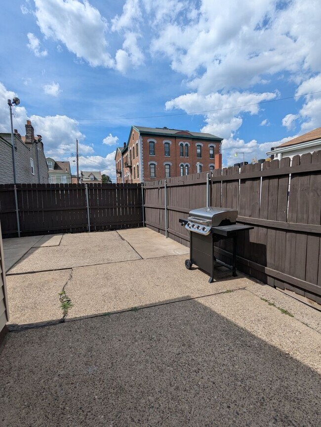 Building Photo - 2 Bedroom 1 Bathroom Single Family Home (S...