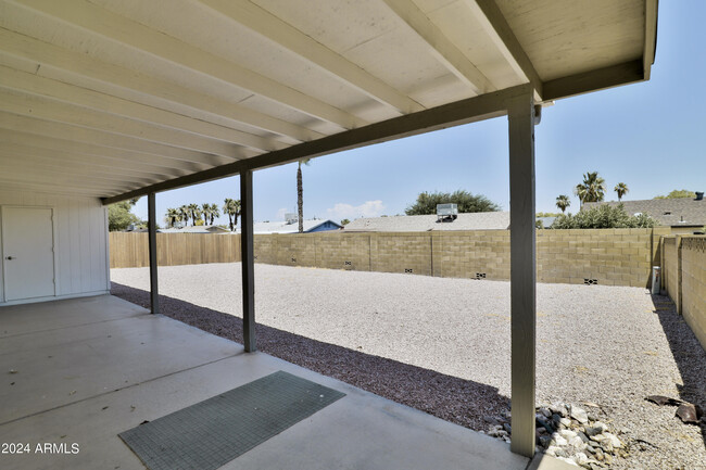 Building Photo - 2102 E Tierra Buena Ln