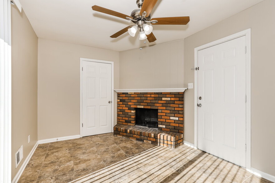 Building Photo - 6543 Margaret Ct