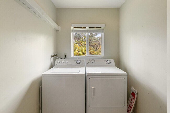 Building Photo - 27687 N Bay Rd